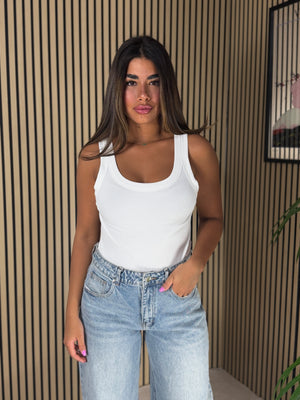 Canotta Avery